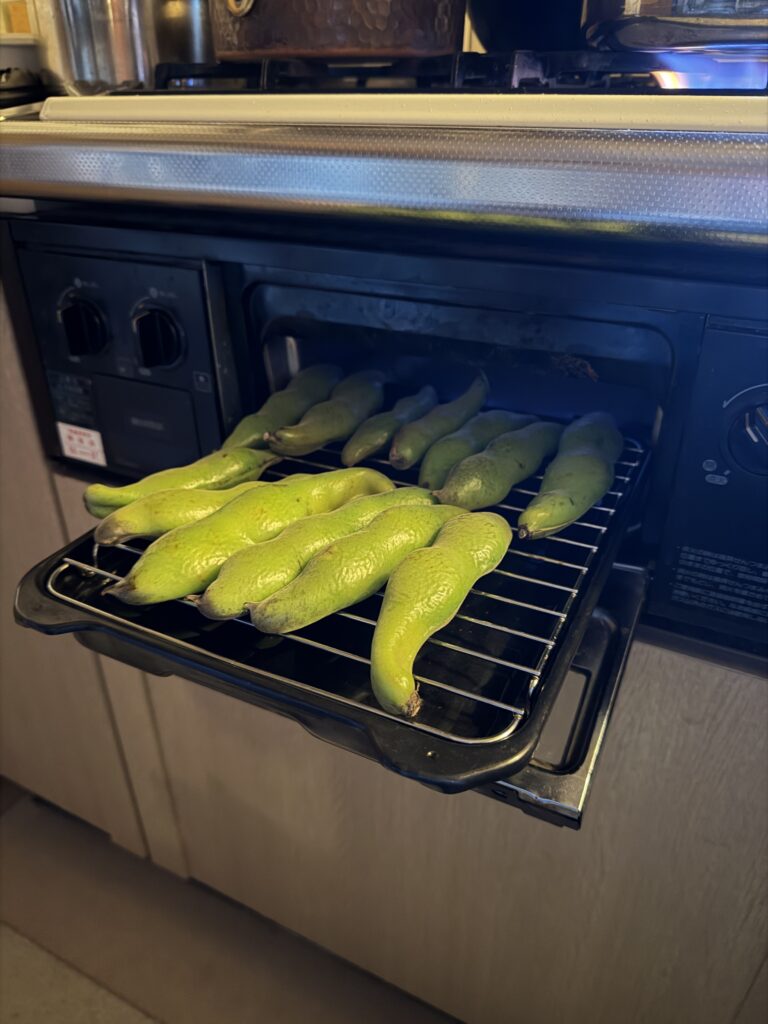 そら豆焼いている画像