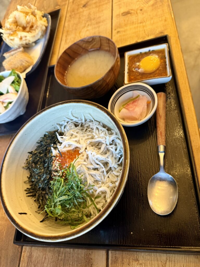 キコリ食堂　しらす丼