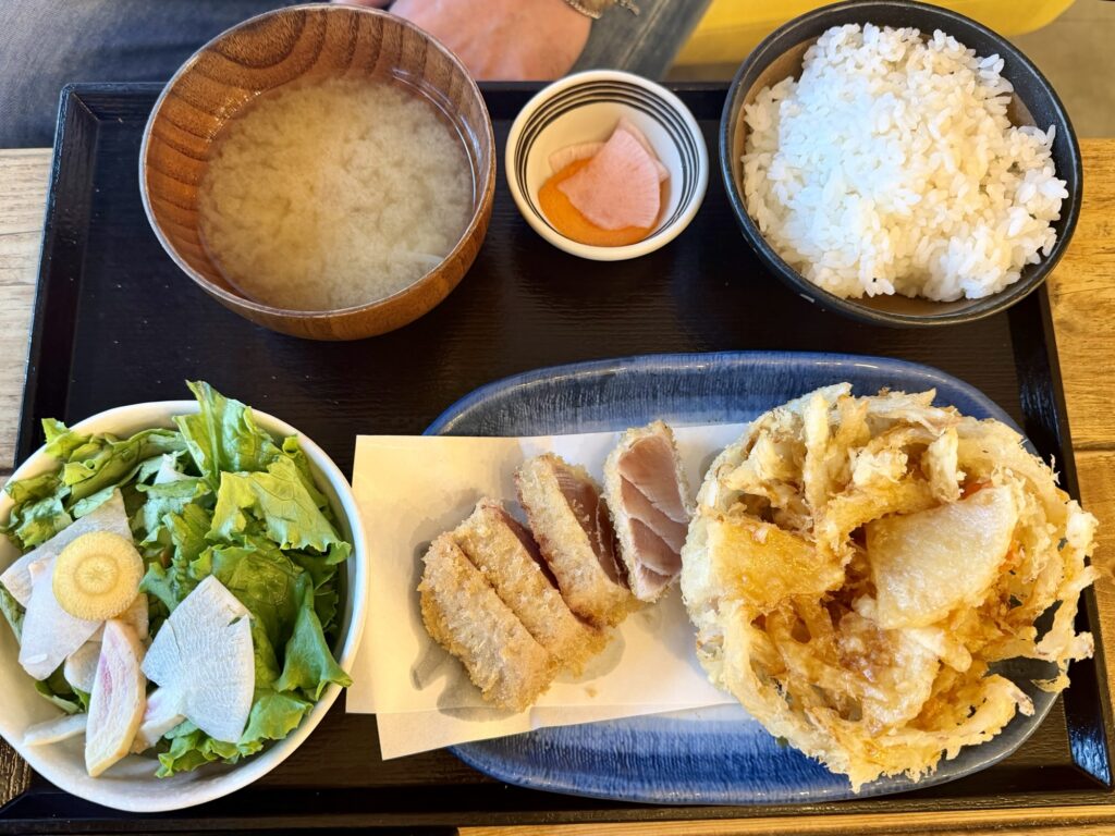 キコリ食堂　まぐろ　かき揚げ定食